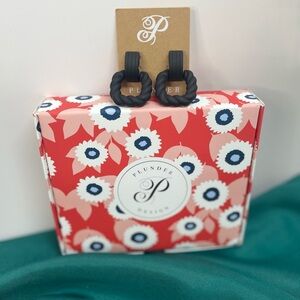 Plunder Black Earrings